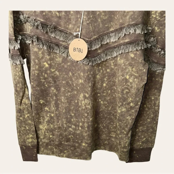 BIBI SWEATER W/ FRAYED MATERIAL ACROSS THE CHEST AND ARMS SIZE X-LARGE BROWN - Picture 3 of 8